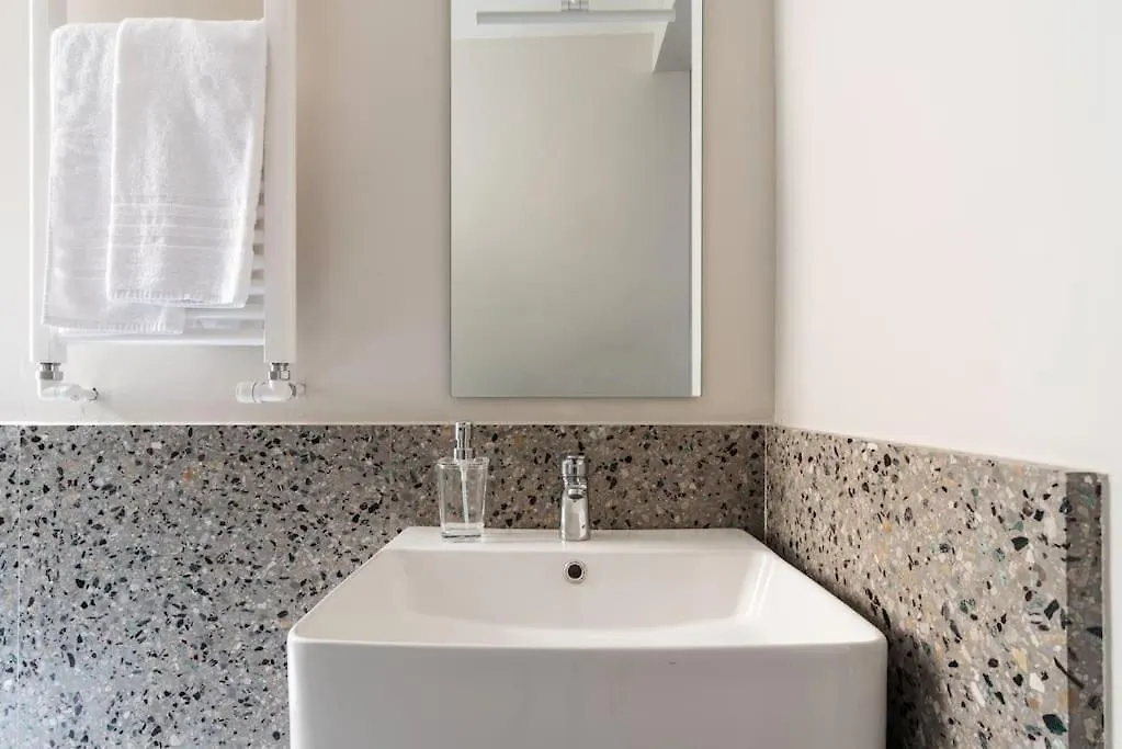 Apartament Casa Dina - Monolocale Washington De Angeli Mediolan