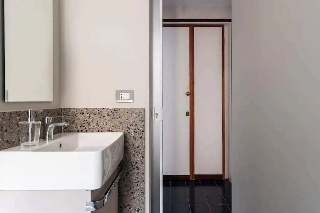 Apartment Ferienwohnung Casa Dina - Monolocale Washington De Angeli Mailand